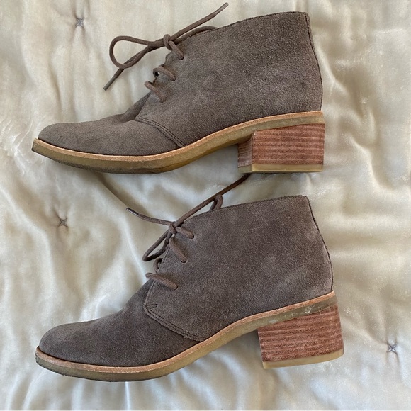 Clark’s Phenia Carnaby taupe gray suede lace up chukka desert low heel boot 6.5 - Picture 6 of 12